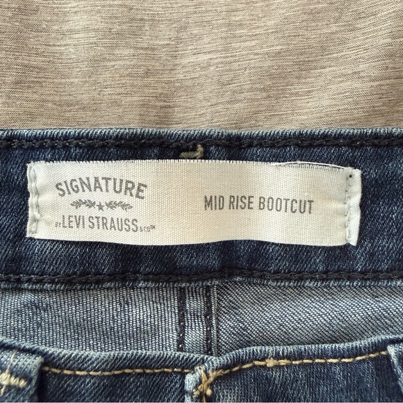 Levi’s Mid Rise Bootcut Jeans - Picture 3 of 7